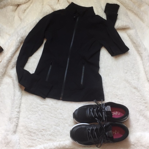 Ivivva Other - Ivivva by Lululemon Black Zip Up Thumbhole Girl 12